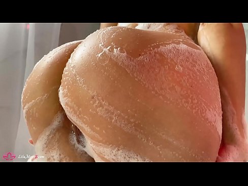 ❤️ Brunetka masturbuje kundičku s vibrátorom až do intenzívneho orgazmu v sprche ❤️❌ Sex video na sk.fullsexmovs.ru ❌